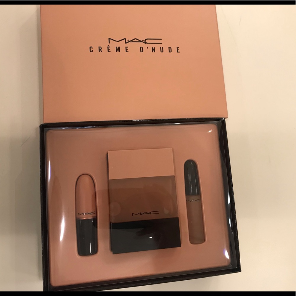 MAC creme de Nude